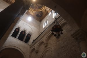 Wnętrze Bazyliki Św. Mikołaja w Bari
